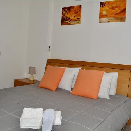 Queens Gardens - Kato Paphos - Next To Kings Ave Mall --- By Yiota Luaran gambar