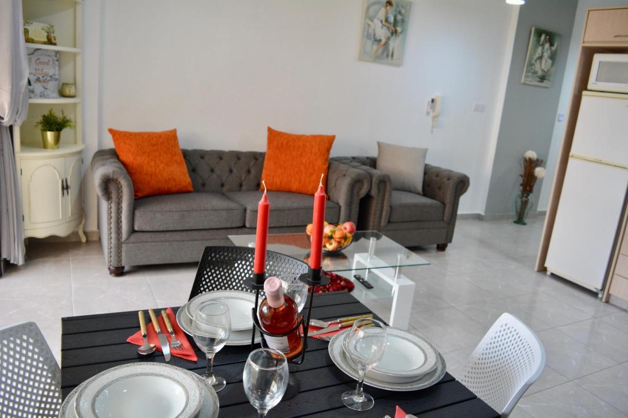 Queens Gardens - Kato Paphos - Next To Kings Ave Mall --- By Yiota Luaran gambar