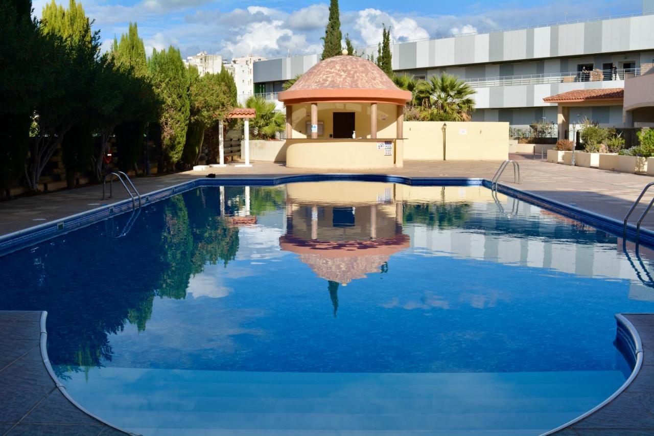 Queens Gardens - Kato Paphos - Next To Kings Ave Mall --- By Yiota Luaran gambar