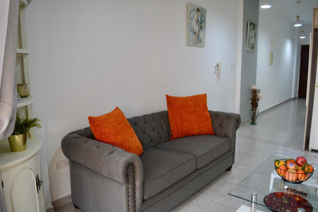 Queens Gardens - Kato Paphos - Next To Kings Ave Mall --- By Yiota Luaran gambar