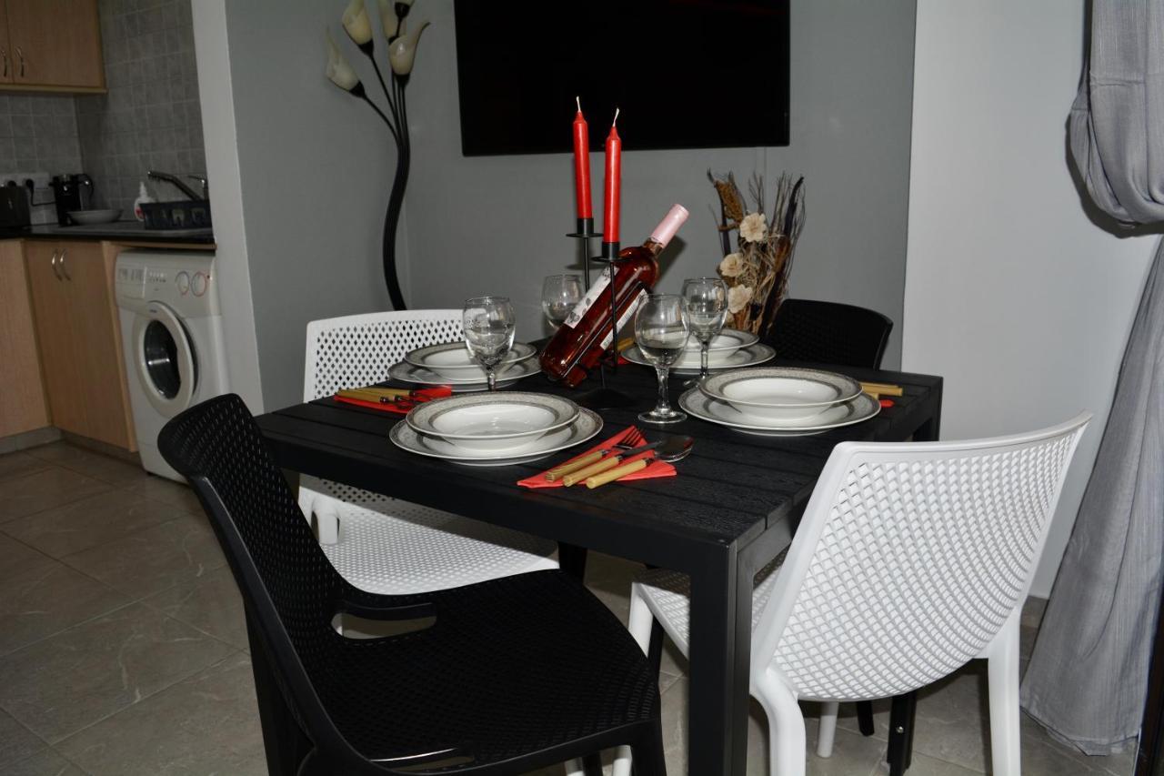 Queens Gardens - Kato Paphos - Next To Kings Ave Mall --- By Yiota Luaran gambar