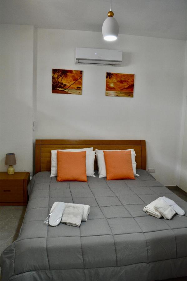 Queens Gardens - Kato Paphos - Next To Kings Ave Mall --- By Yiota Luaran gambar